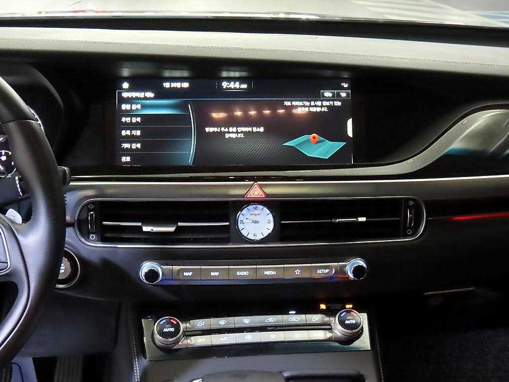 Genesis G90 - Vista 11