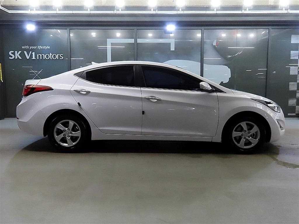 HYUNDAI Avante - Vista 3