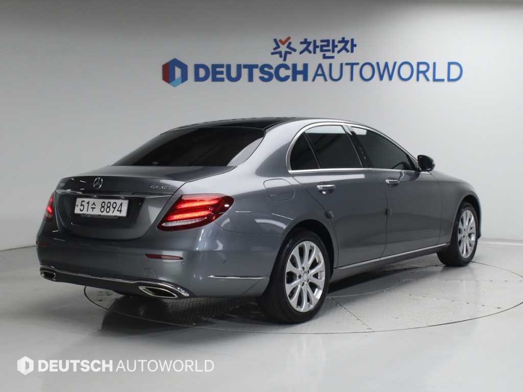 Mercedes Benz E class - Vista 2