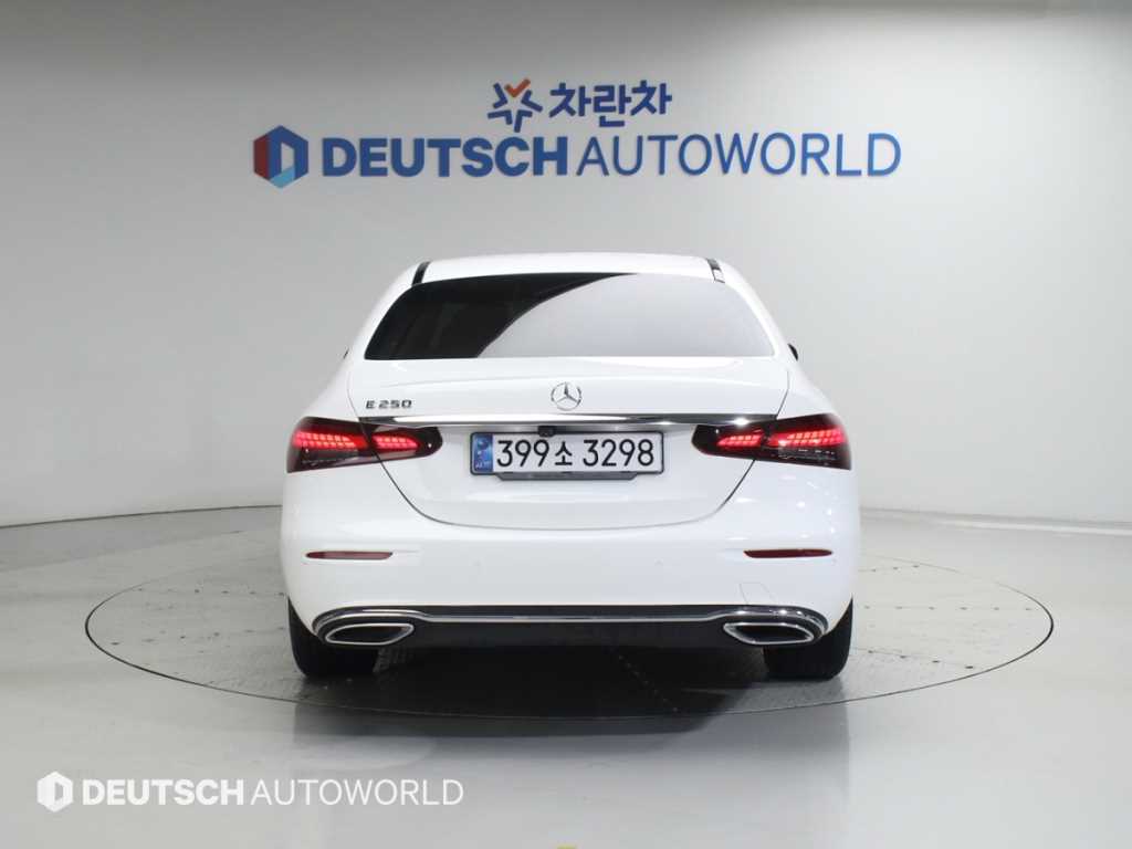 Mercedes Benz E class - Vista 4