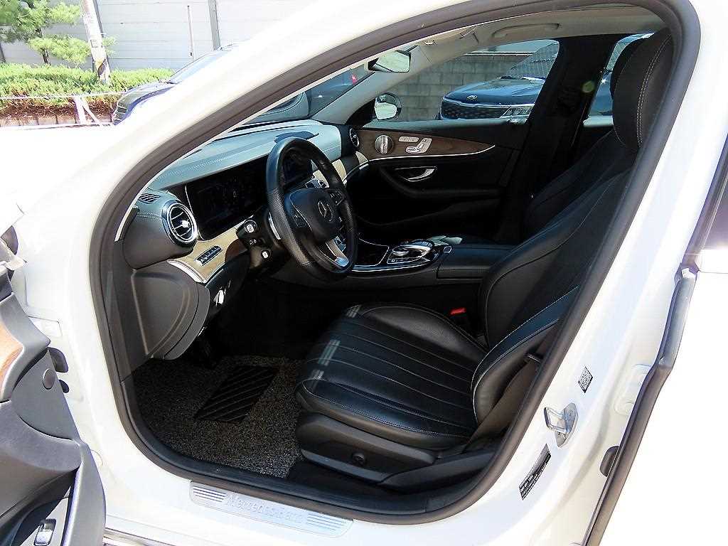 Mercedes Benz E class - Vista 5