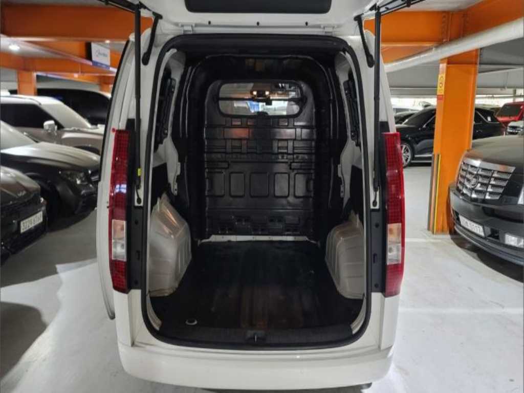 HYUNDAI Staria - Vista 8