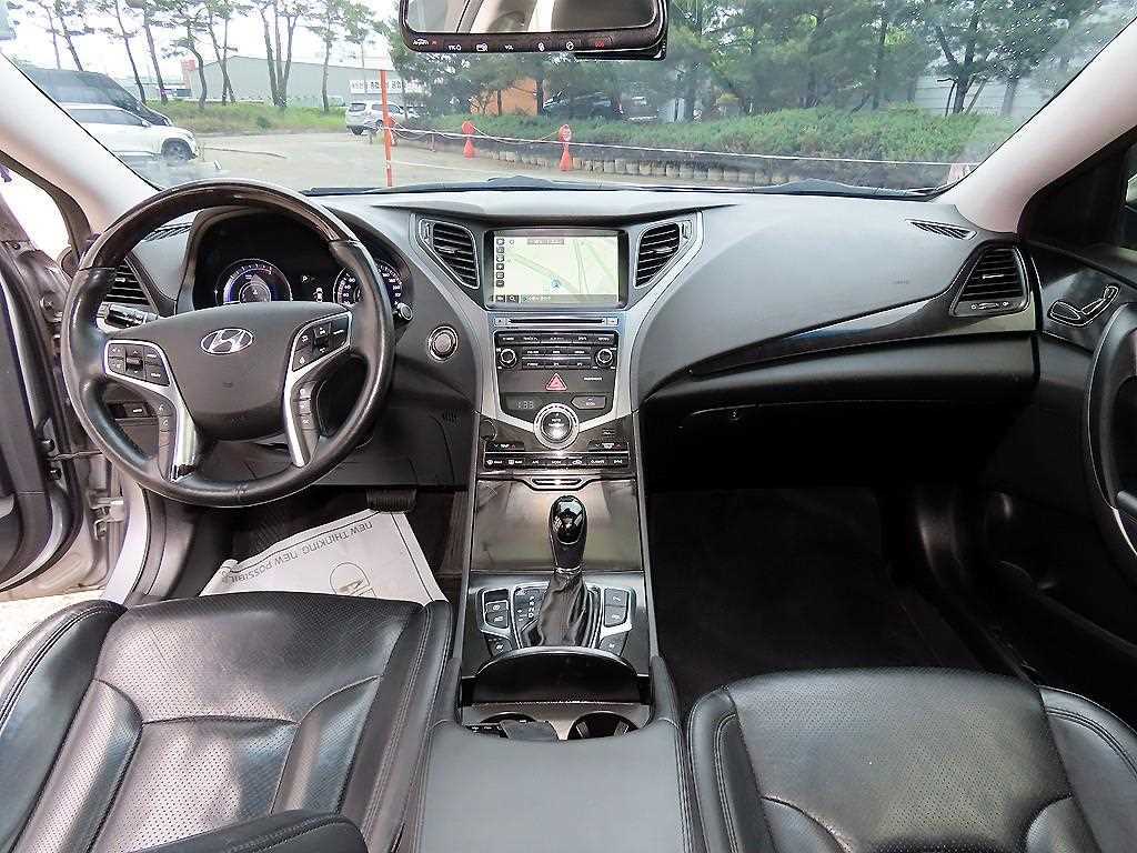 HYUNDAI Grandeur - Vista 6