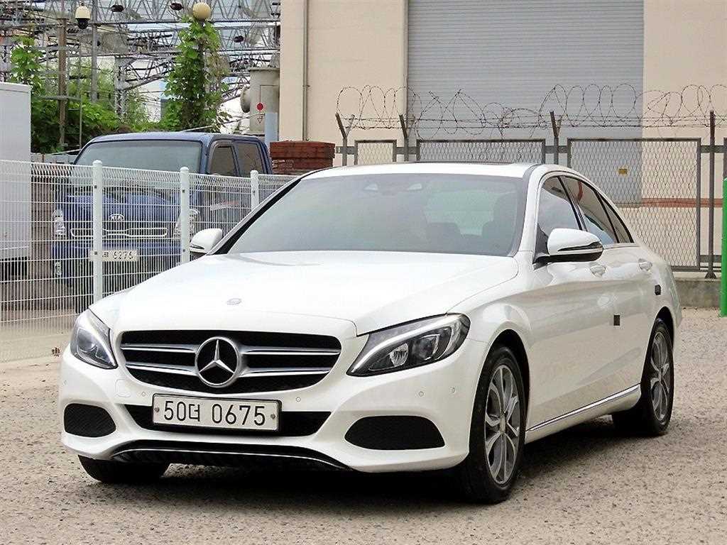 Mercedes Benz C Class - Vista 2