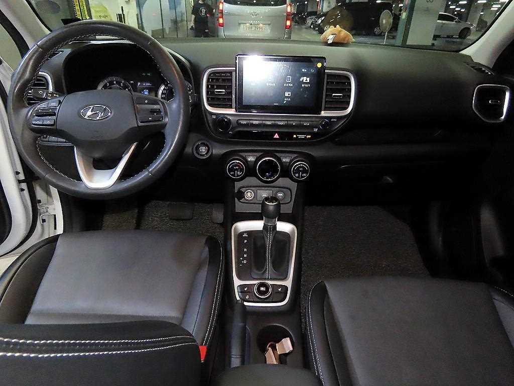 HYUNDAI Venue - Vista 10
