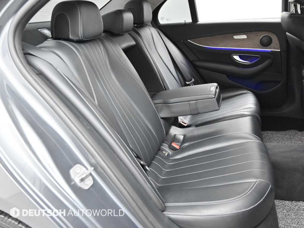 Mercedes Benz E class - Vista 12