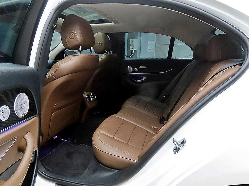 Mercedes Benz E class - Vista 6