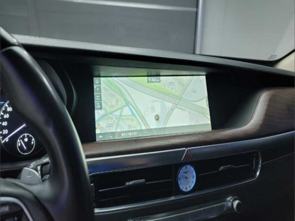 Genesis G90 - Vista 10