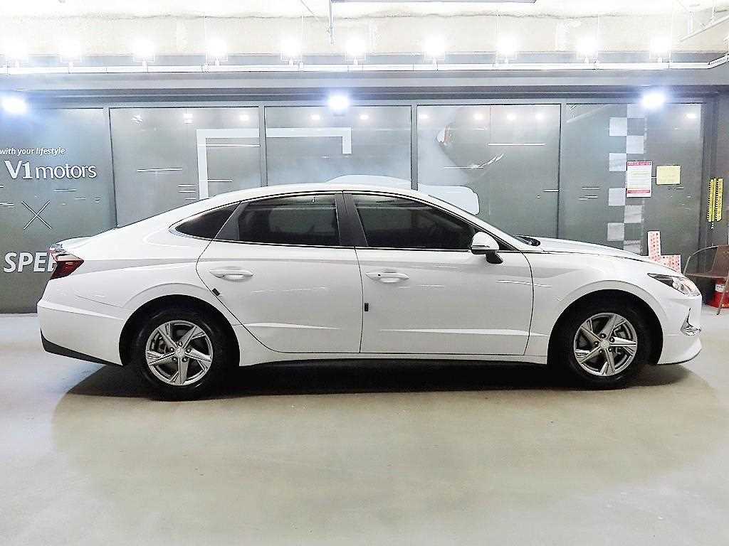 HYUNDAI Sonata - Vista 3