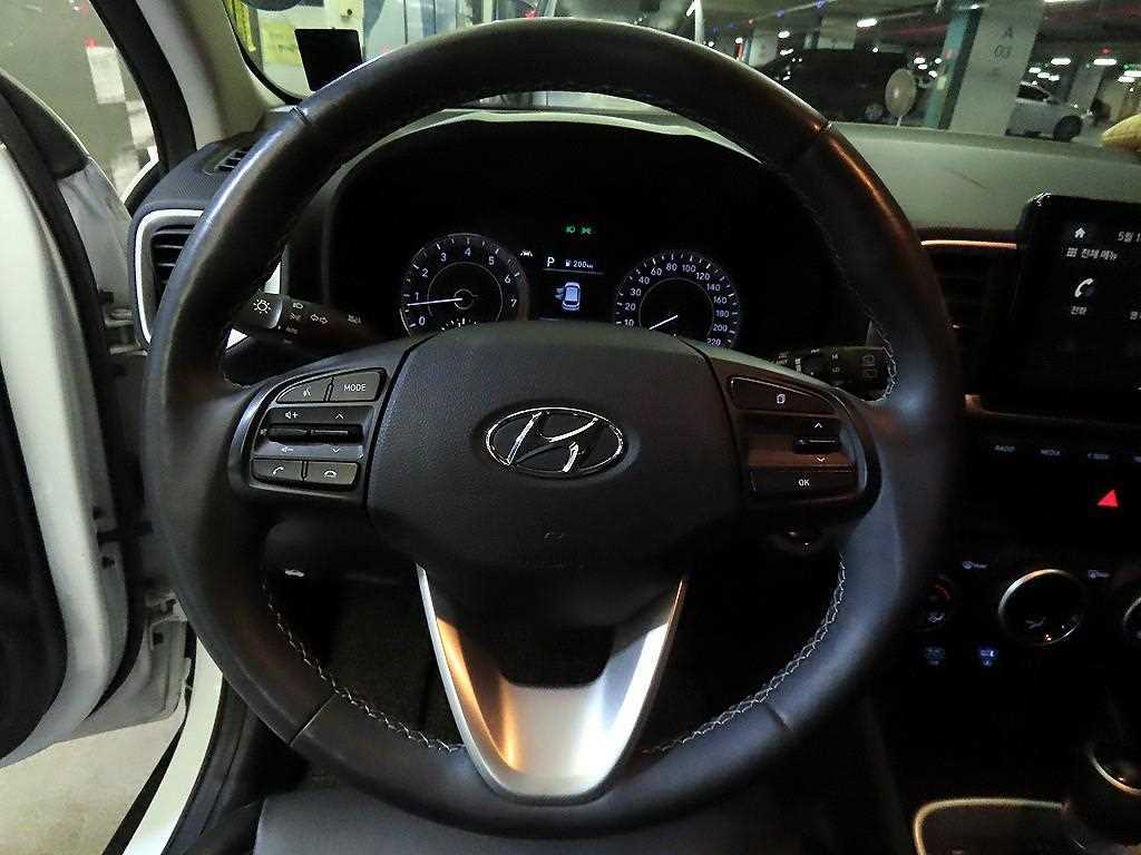HYUNDAI Venue - Vista 8