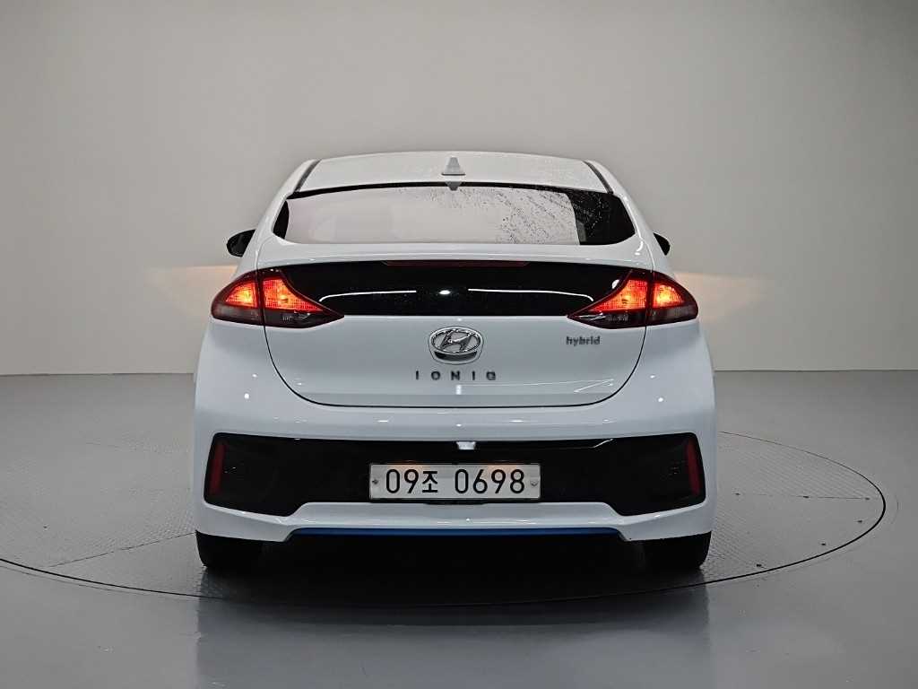 HYUNDAI Ioniq - Vista 3