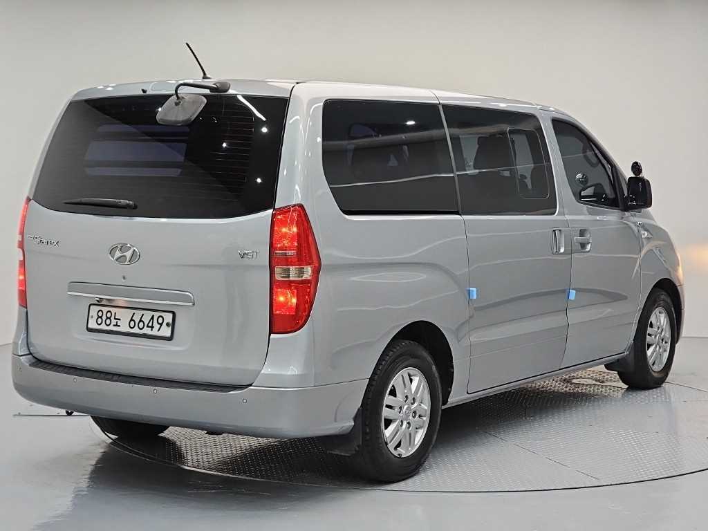 HYUNDAI Starex - Vista 5