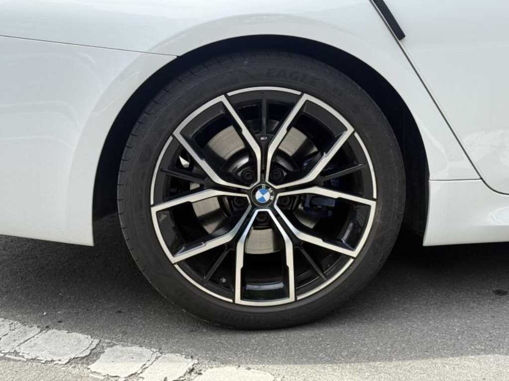 BMW 5 Series - Vista 5