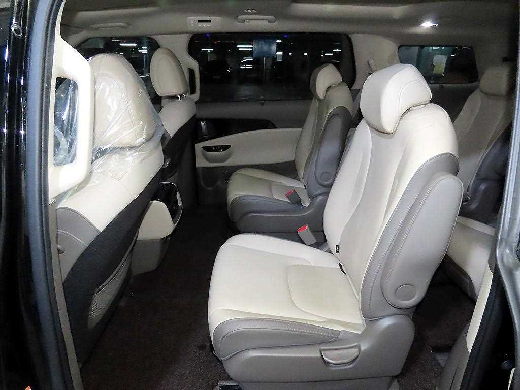 KIA Carnival - Vista 7