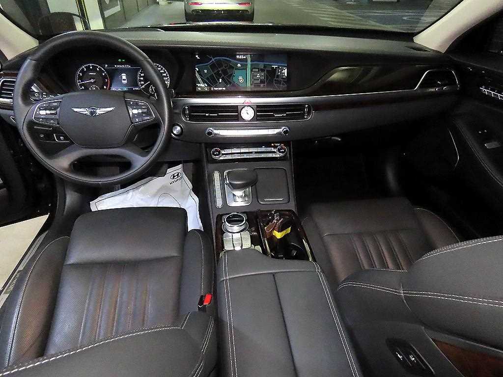 Genesis G90 - Vista 10