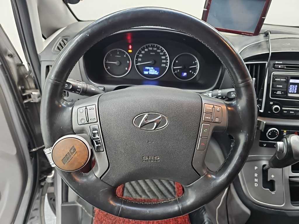HYUNDAI Starex - Vista 10