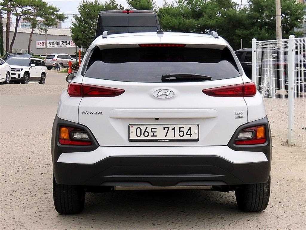 HYUNDAI Kona - Vista 4