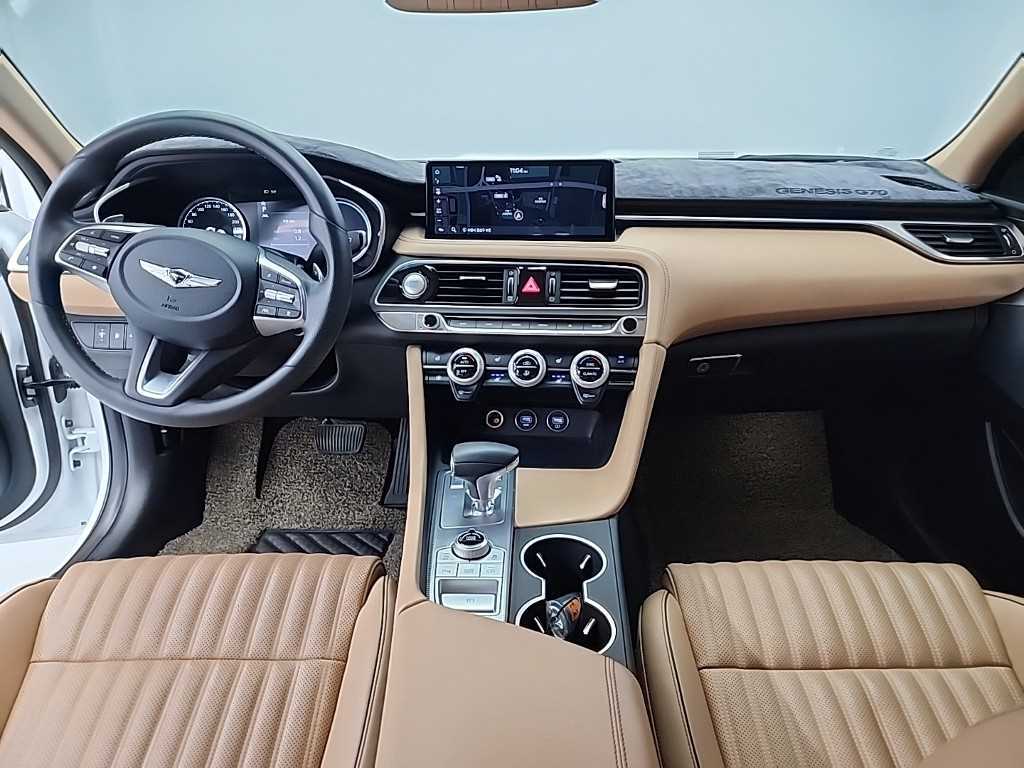 Genesis G70 - Vista 7