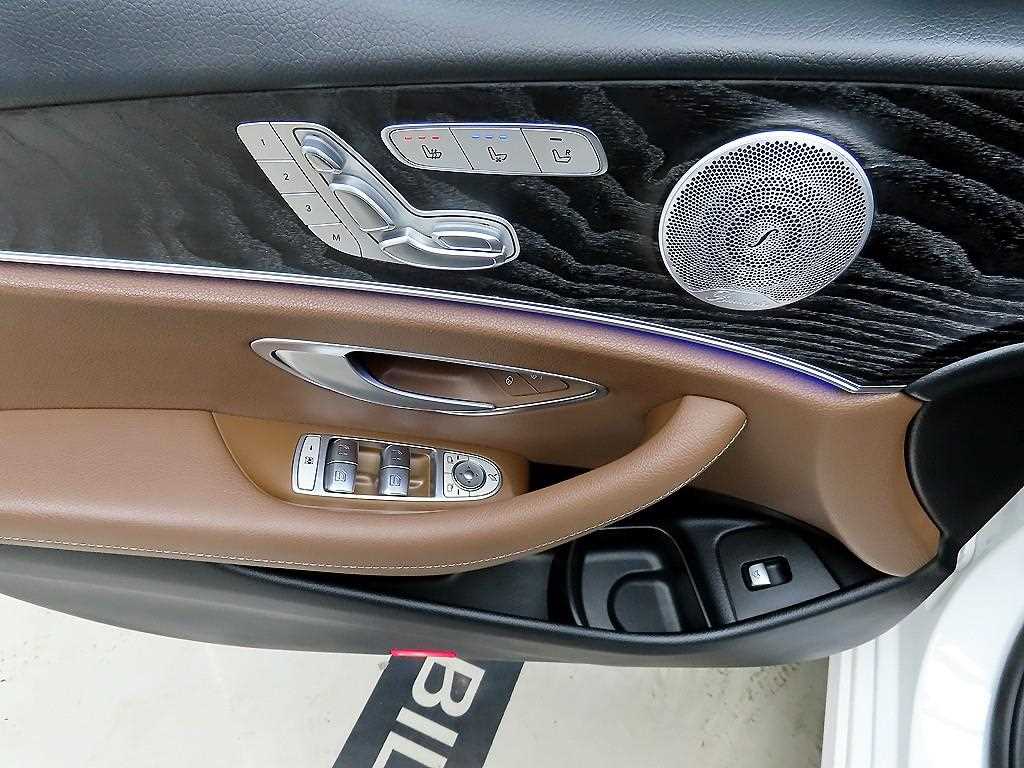 Mercedes Benz E class - Vista 11