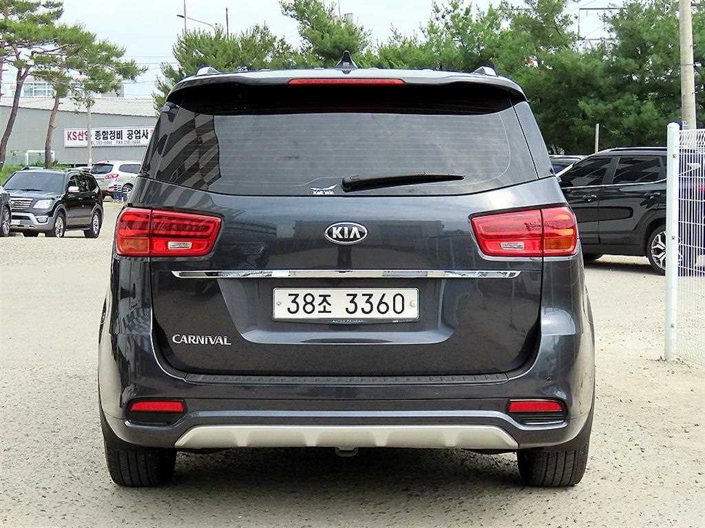 KIA Carnival - Vista 4
