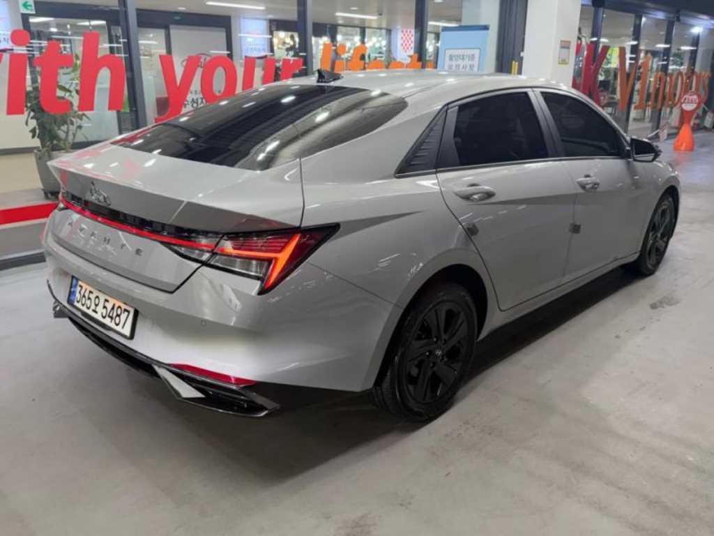 HYUNDAI Avante - Vista 4
