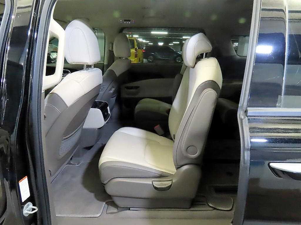 KIA Carnival - Vista 7