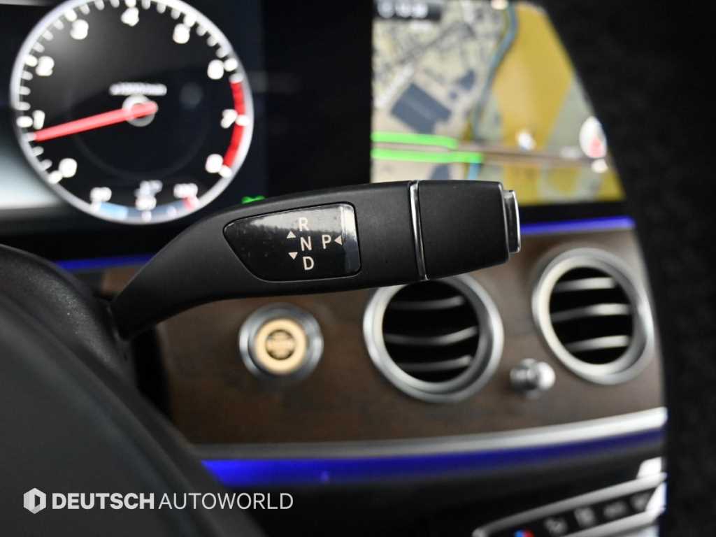 Mercedes Benz E class - Vista 9