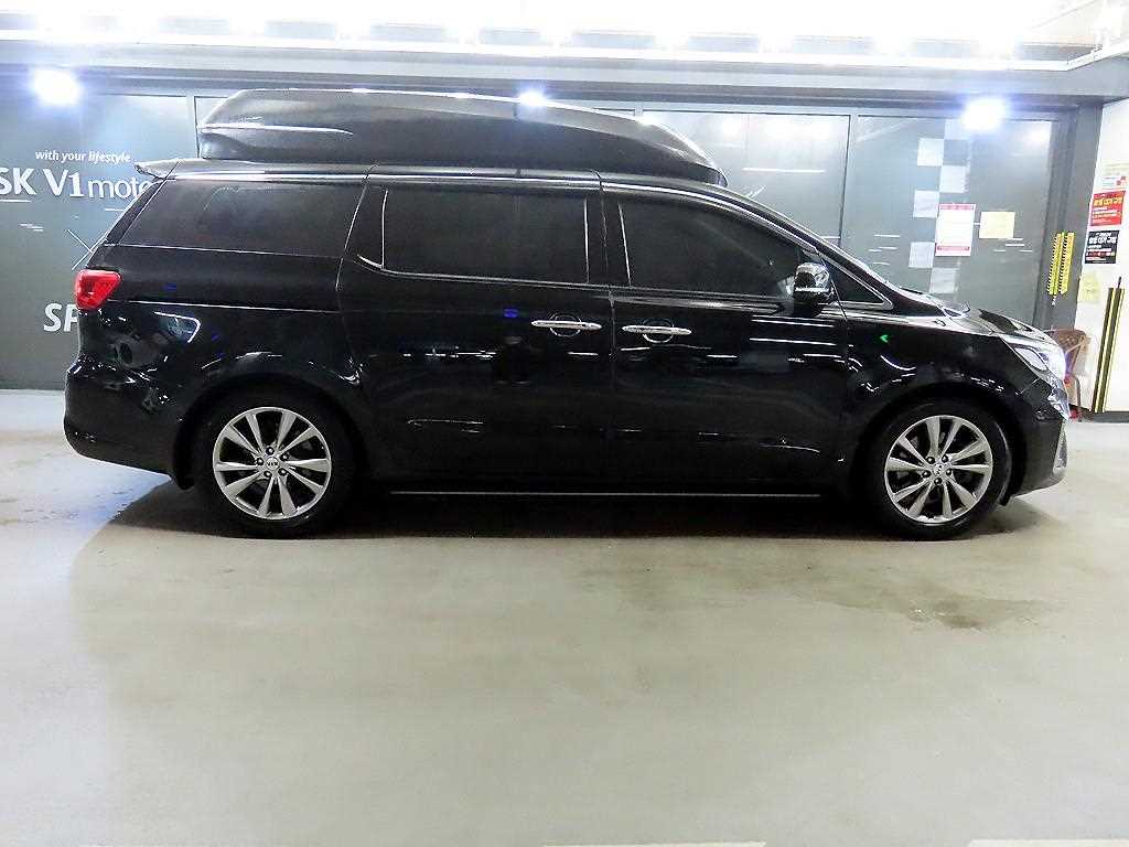 KIA Carnival - Vista 3