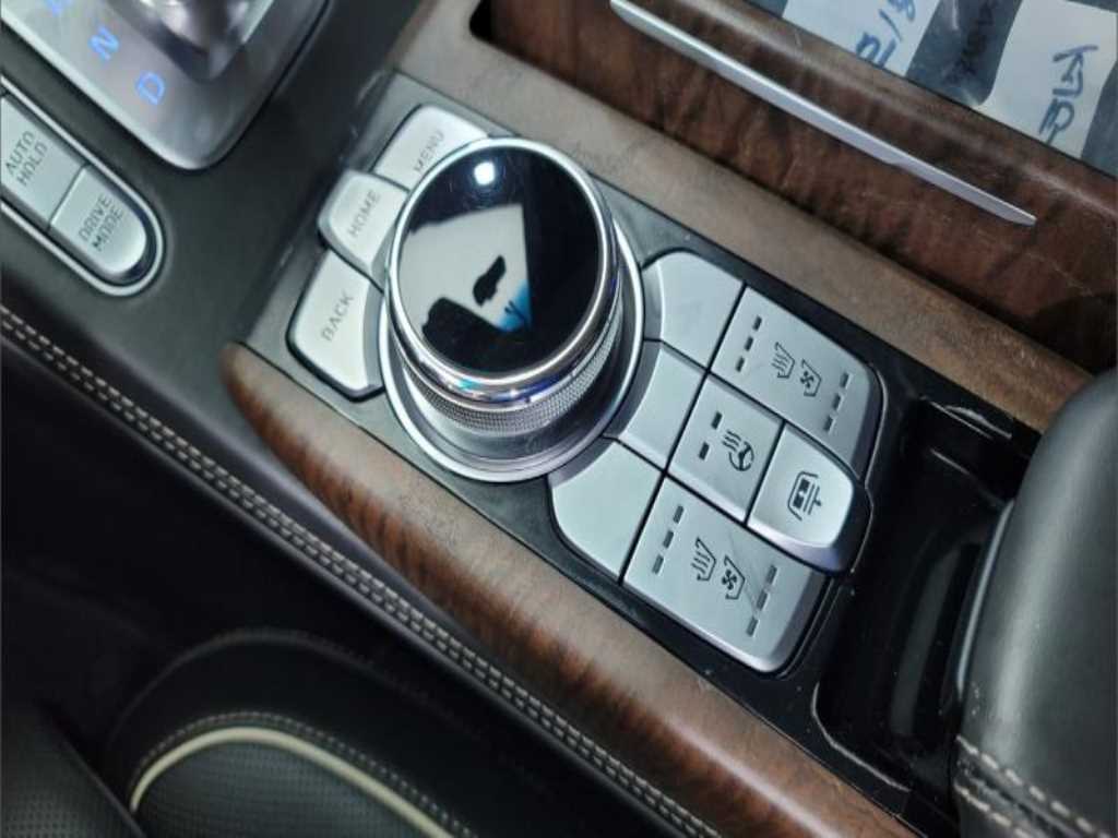 Genesis G90 - Vista 7
