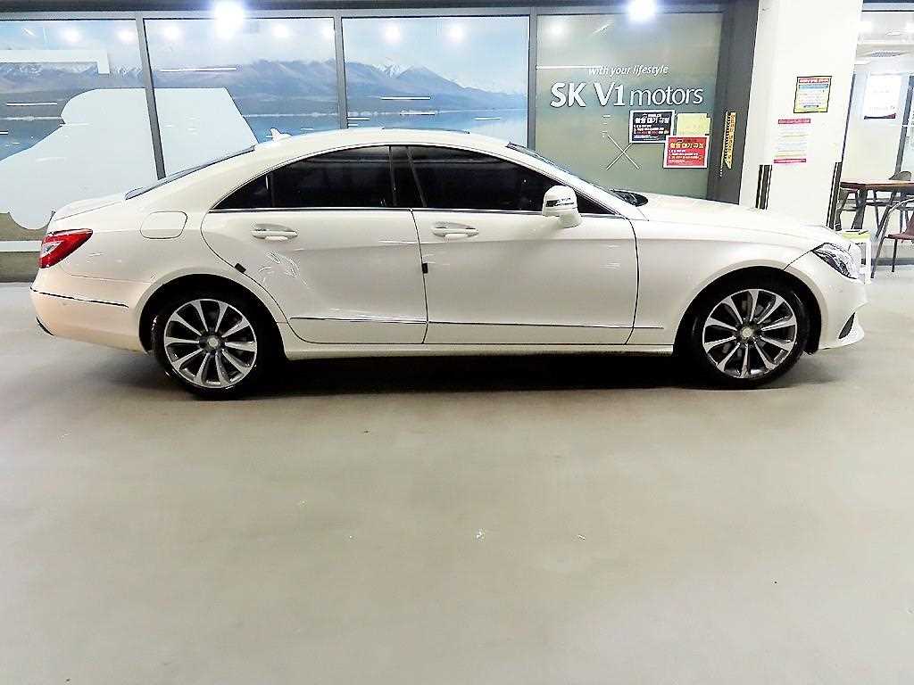 Mercedes Benz CLS Class - Vista 3