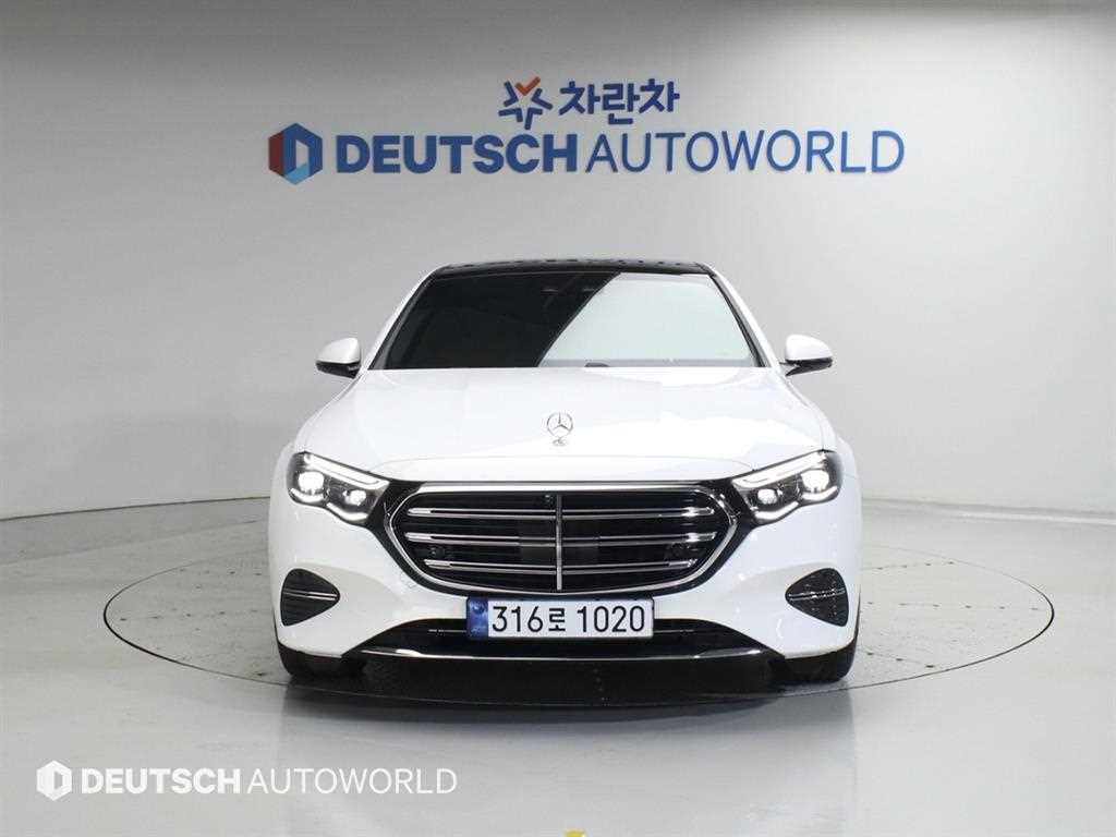 Mercedes Benz E class - Vista 4