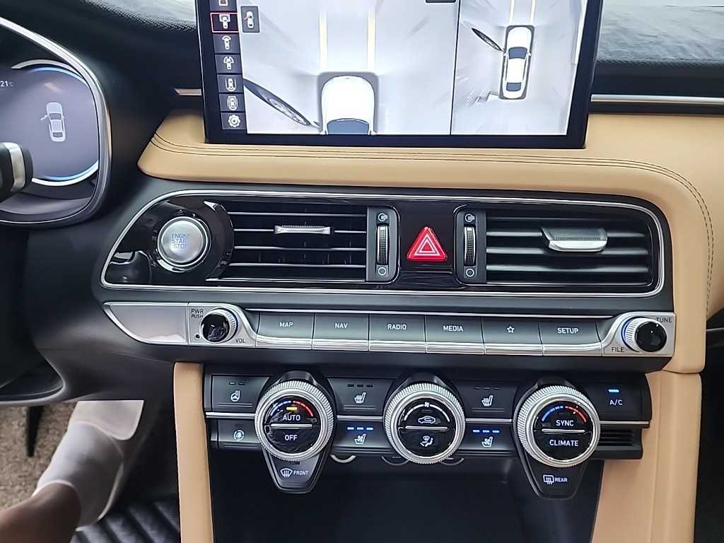 Genesis G70 - Vista 10