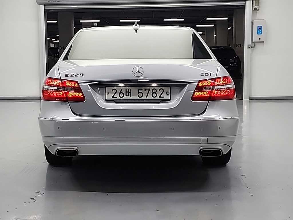 Mercedes Benz E class - Vista 4