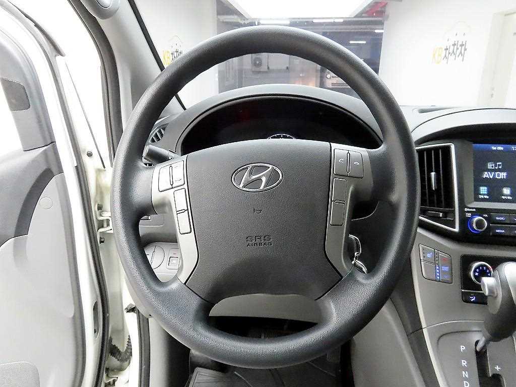 HYUNDAI Starex - Vista 7