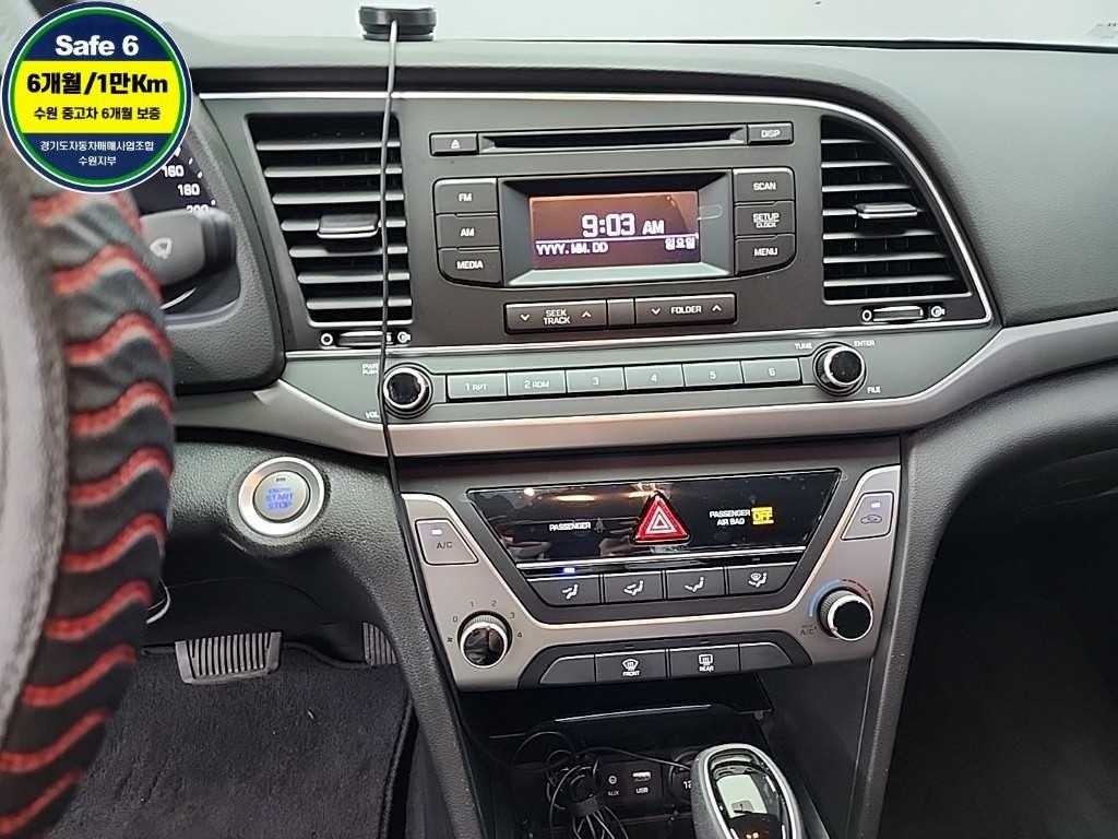 HYUNDAI Avante - Vista 10
