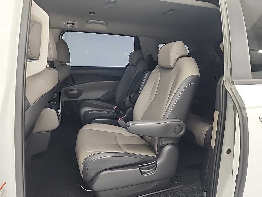 KIA Carnival - Vista 12