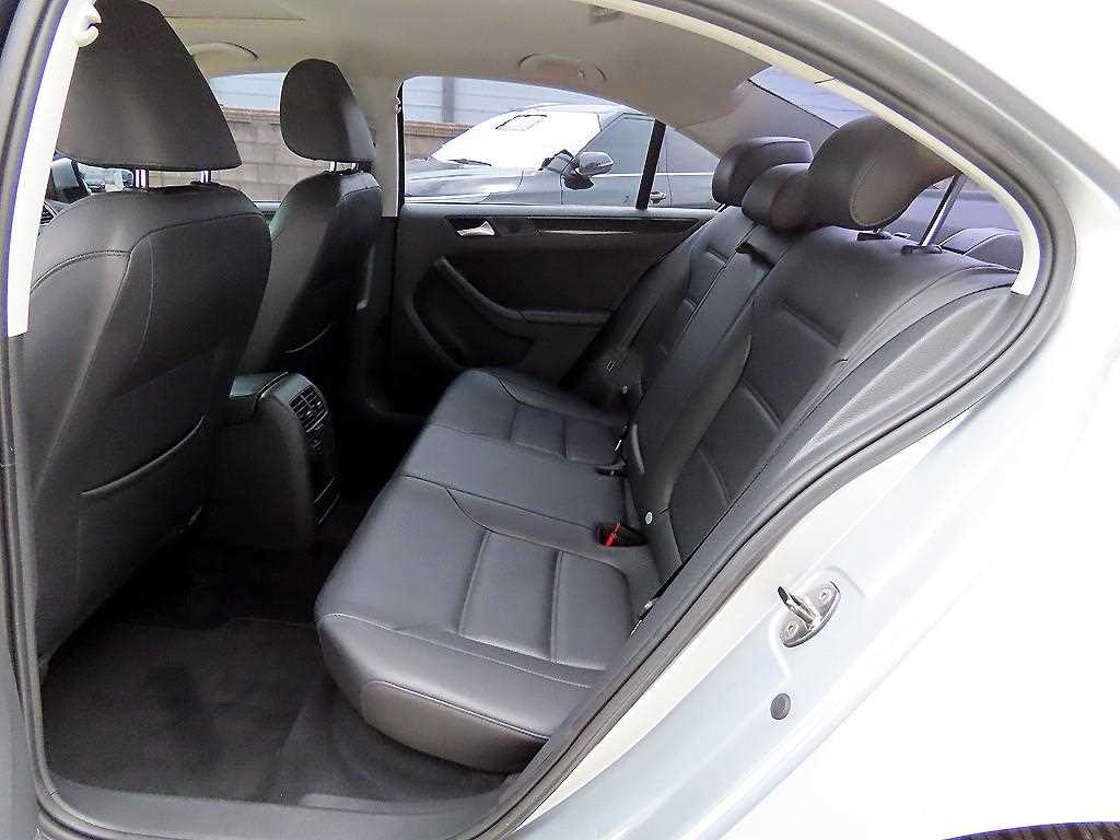 Volkswagen Jetta - Vista 6