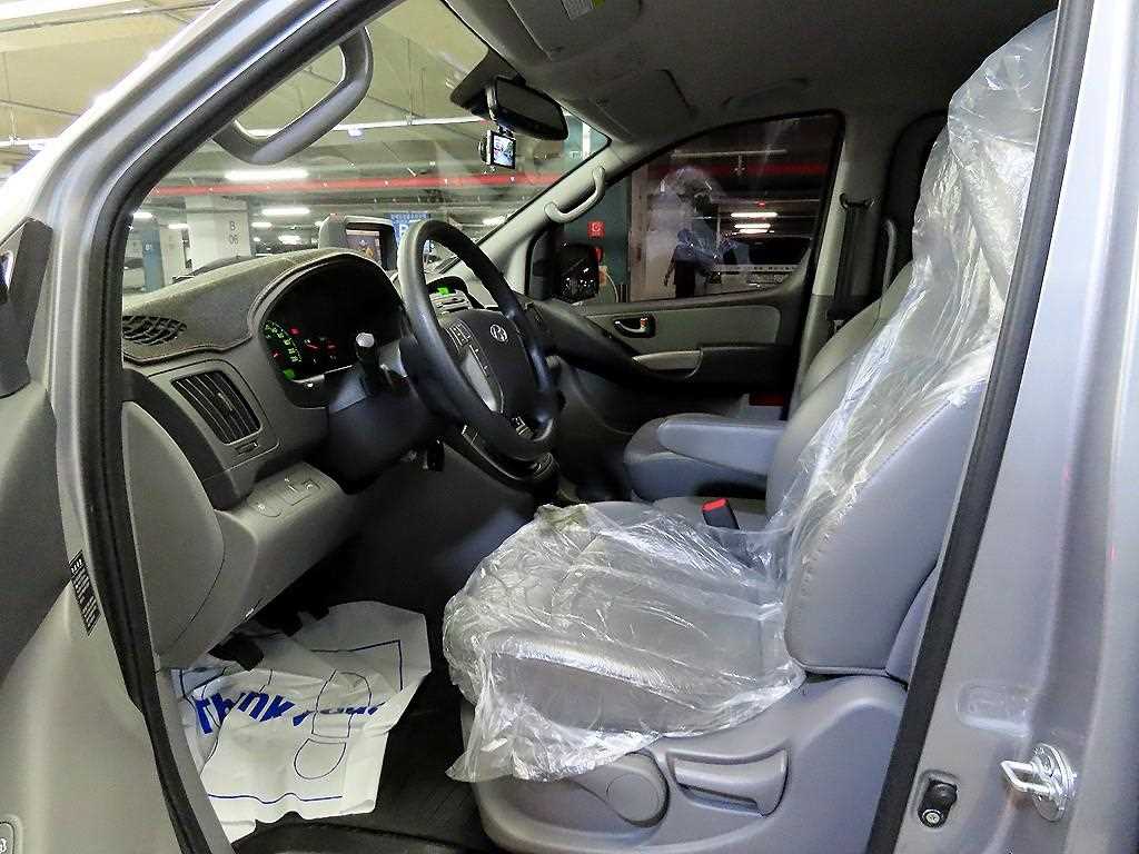 HYUNDAI Starex - Vista 6