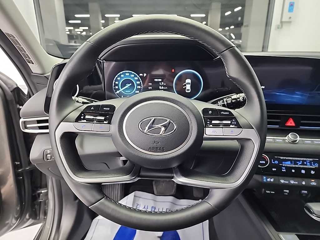 HYUNDAI Avante - Vista 9