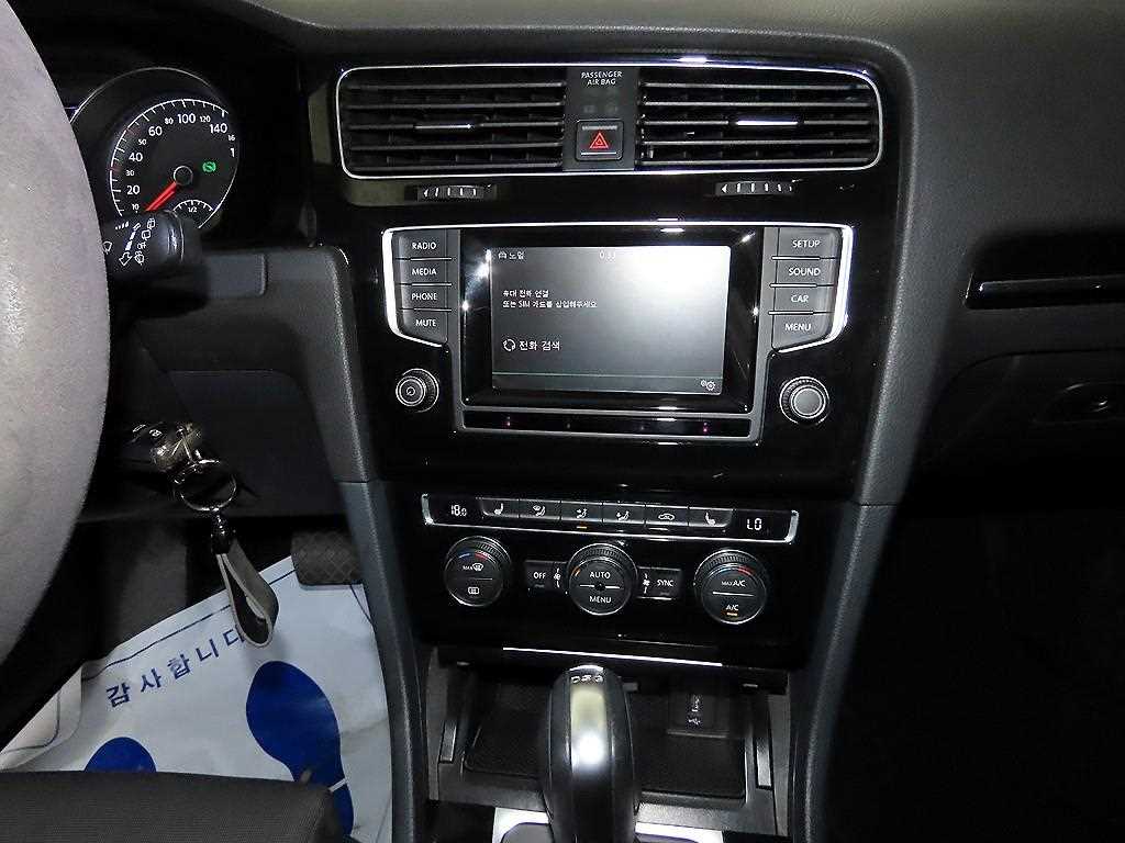 Volkswagen Golf - Vista 11