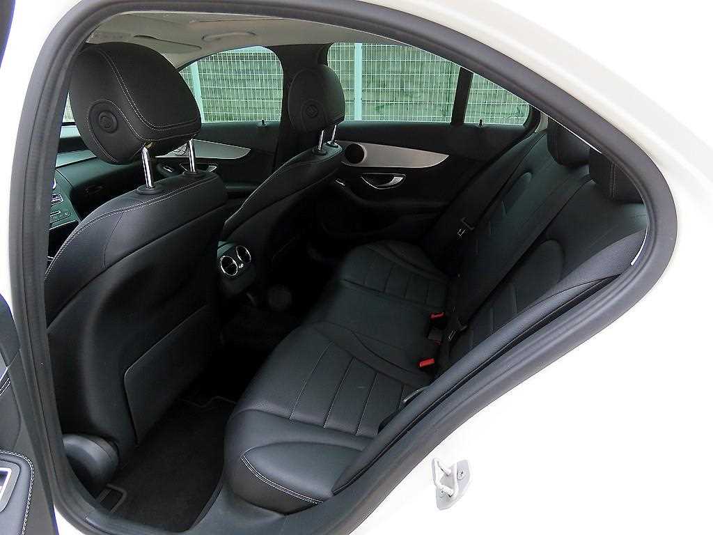 Mercedes Benz C Class - Vista 6
