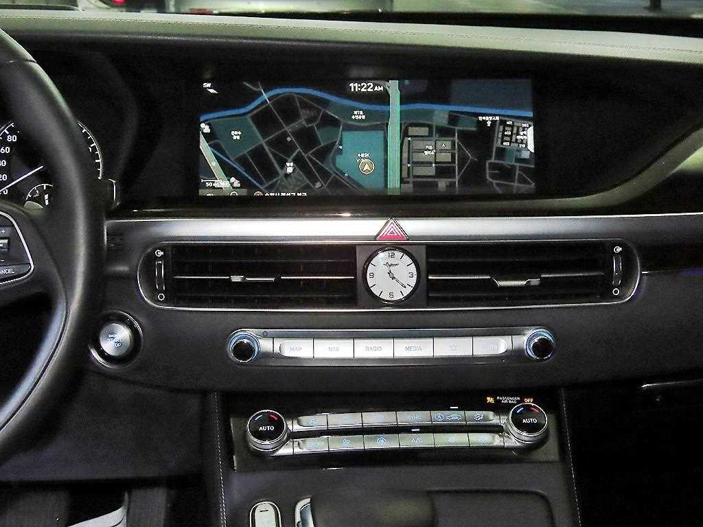 Genesis G90 - Vista 11