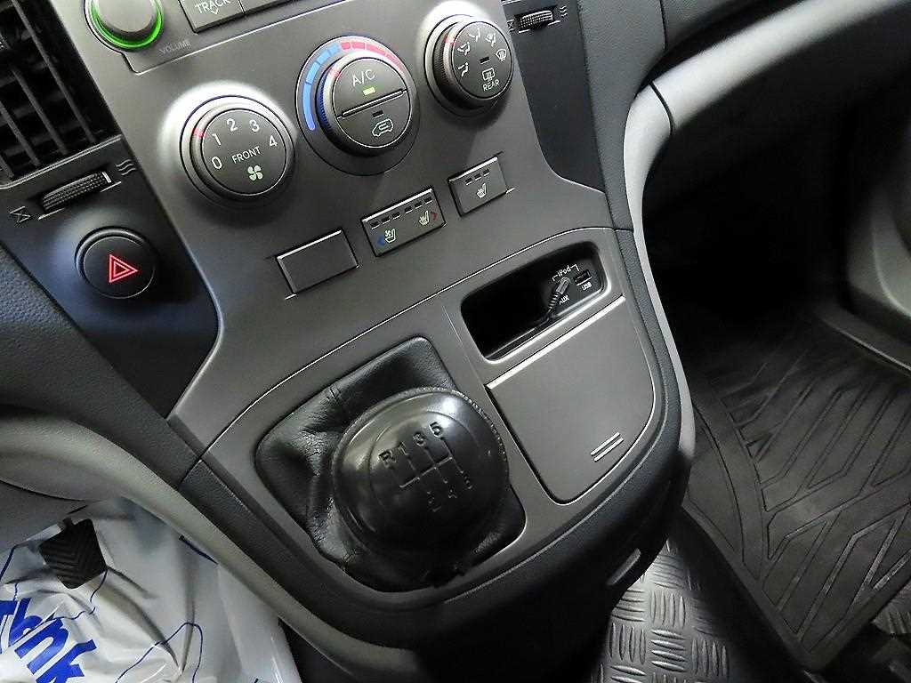 HYUNDAI Starex - Vista 12