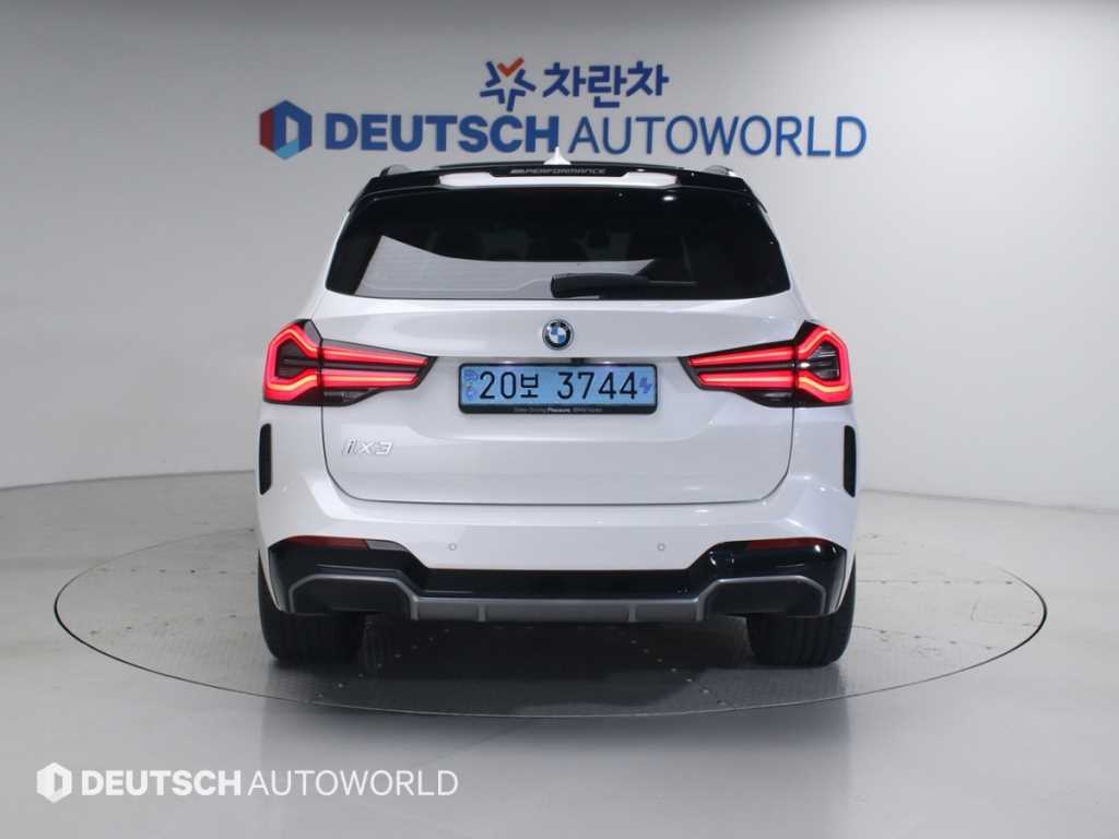 BMW iX3 - Vista 4