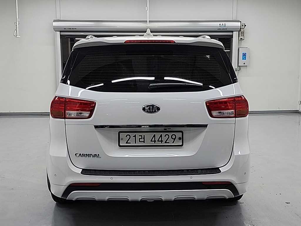 KIA Carnival - Vista 3