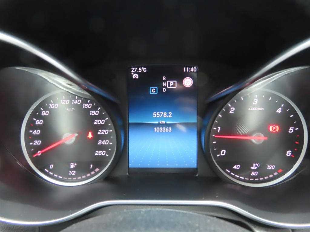 Mercedes Benz C Class - Vista 8