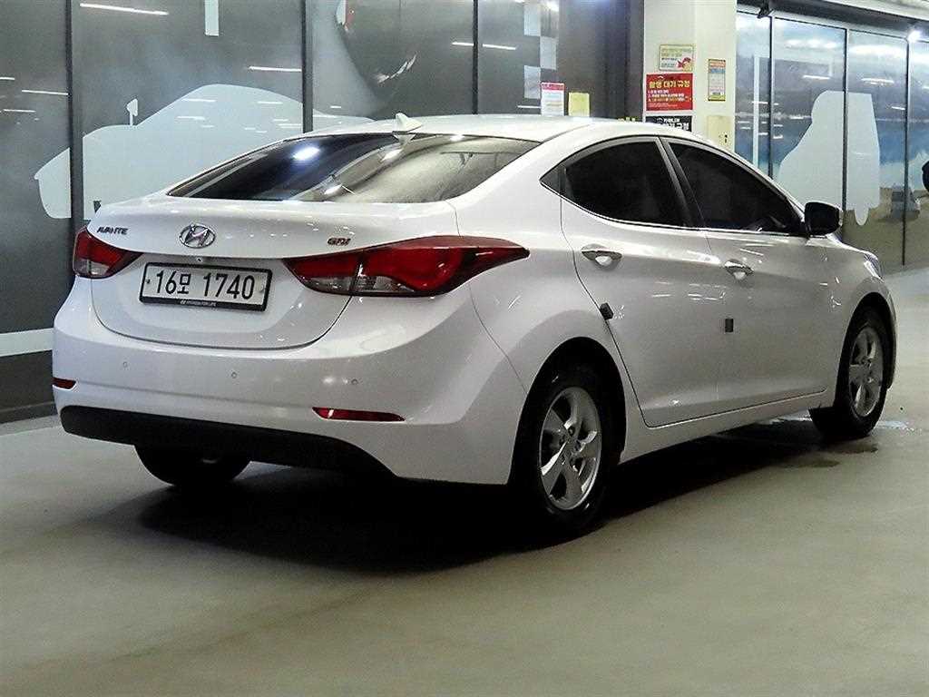 HYUNDAI Avante - Vista 4