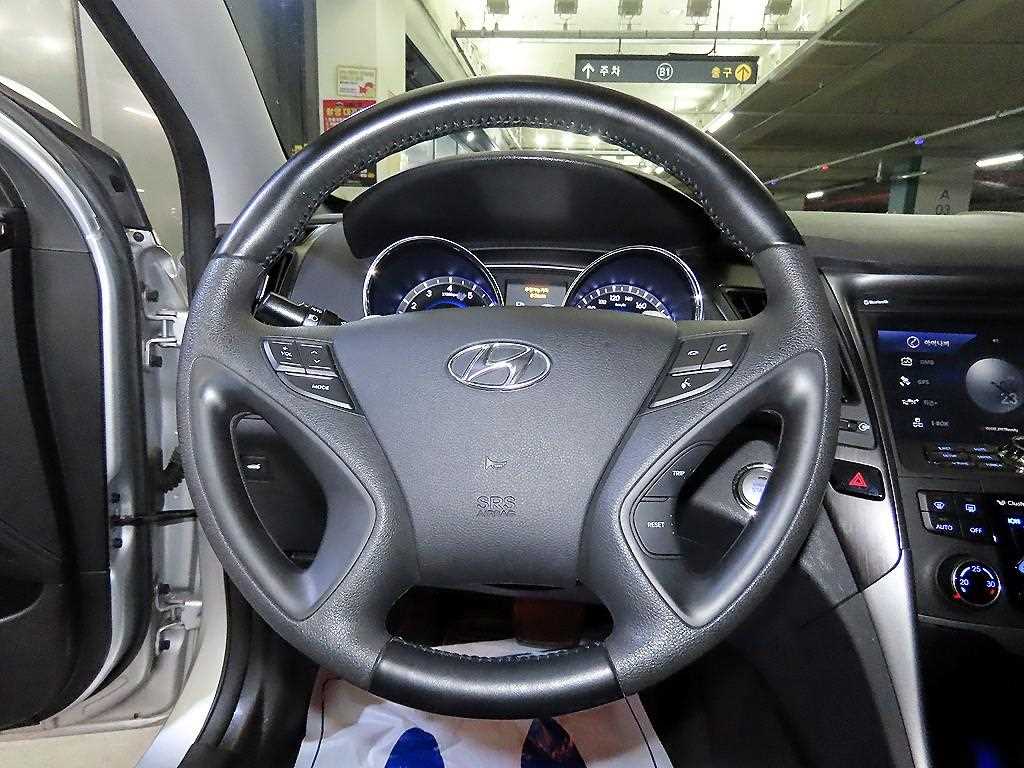HYUNDAI Sonata - Vista 8