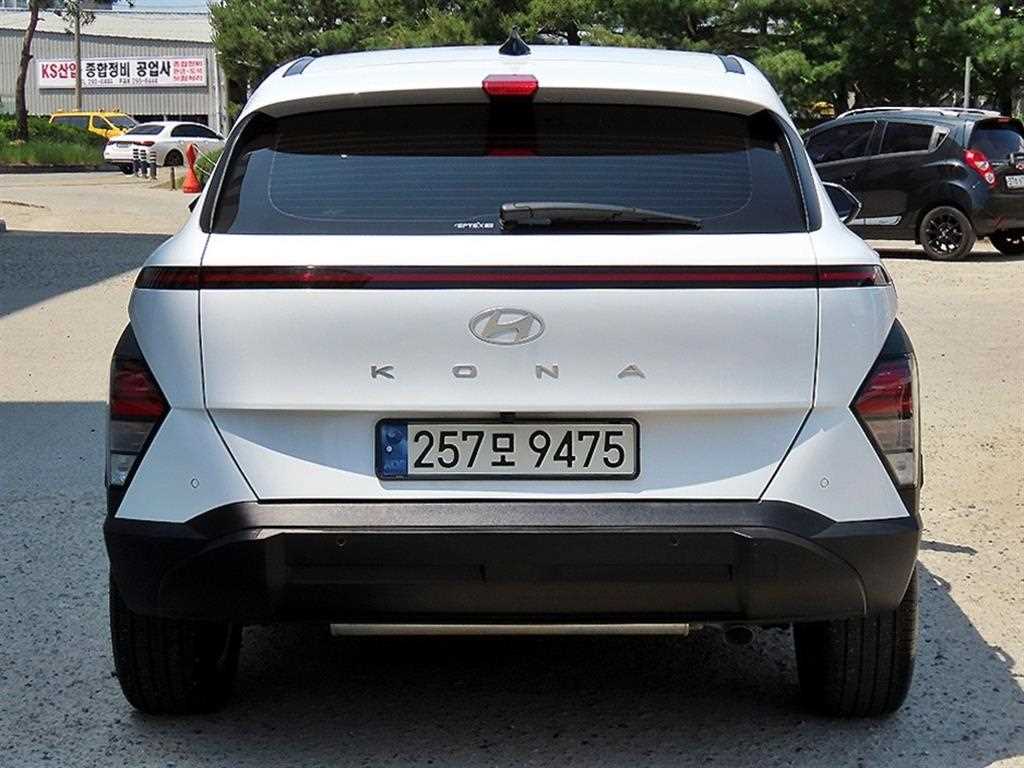 HYUNDAI Kona - Vista 4