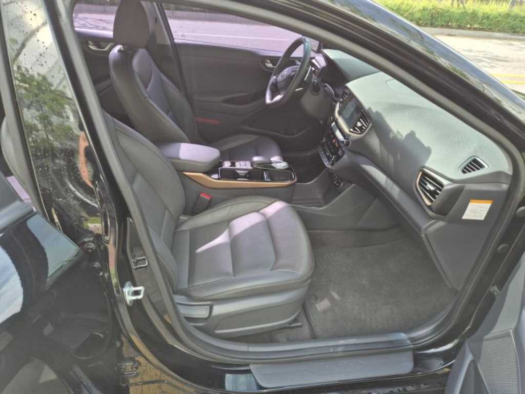 HYUNDAI Ioniq - Vista 10